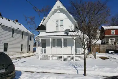 Image de Cottage de style victorien à 2 étages au centre-ville