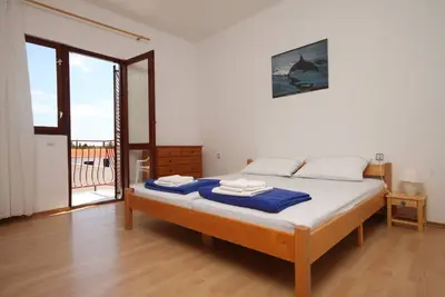 Image de Appartement d'une chambre avec le balcon et la vue sur le mer Starigrad, Paklenica (A-6431-b)