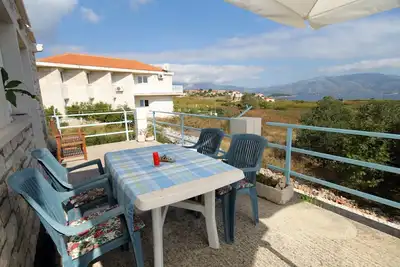 Image de Appartement de deux chambres avec la terrasse et la vue sur le mer Lumbarda, Korcula (A-4376-a)