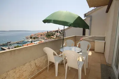 Image de Appartement de deux chambres avec la terrasse et la vue sur le mer Kali, Ugljan (A-8235-b)
