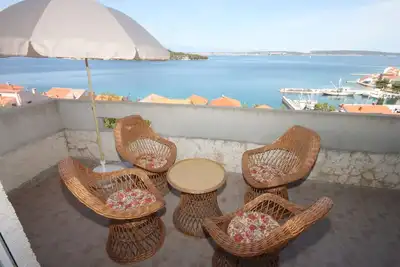 Image de Appartement de deux chambres avec la terrasse et la vue sur le mer Kali, Ugljan (A-8235-a)