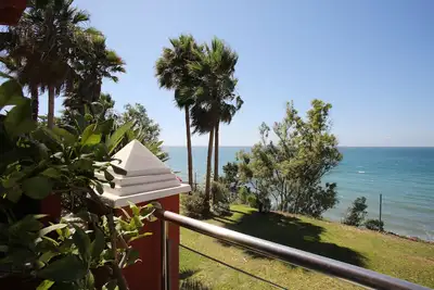 Image de Appartement de 2 chambres à la première ligne de luxe avec vue magnifique sur la mer