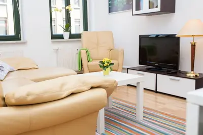 Image de Appartement de 2 pièces, cuisine, salle de bain, balcon, télévision par câble, internet sans fil, calme - près du centre ville