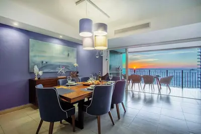 Image de Condo spacieux avec vue sur l'océan<br> Piscines à débordement, gymnase, zone hôtelière