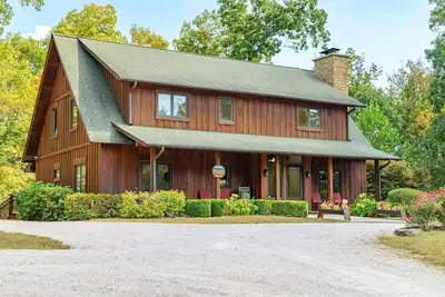 Image de Ouvrez vos yeux �� Big Sky Cabin! Seulement un mile de Nashville, In!