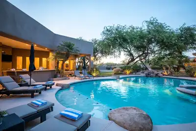 Image de Accueil de luxe ultime avec décor de designer et équipements sans fin