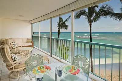 Image de Direct Ocean Beachfront! ! Une chambre une salle de bain un parking! !