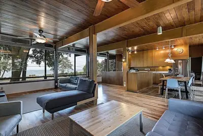 Image de Glass House 5 Br Private Beach 1Mile From Cedar Point 2 de Sports Force