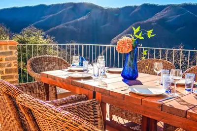 Image de Un bijou toscan. Piscine privée, cuisine extérieure, salle à manger