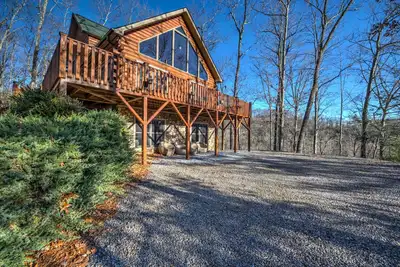 Image de Profitez de la vie Mountain Cabin près de Maggie Valley à Sunrise Ridge!