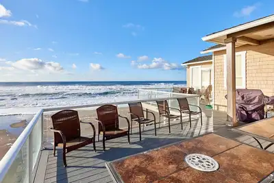 Image de Grande propriété de vacances en bord de mer, première rangée de sièges Prix De NOËL SPÉCIAL