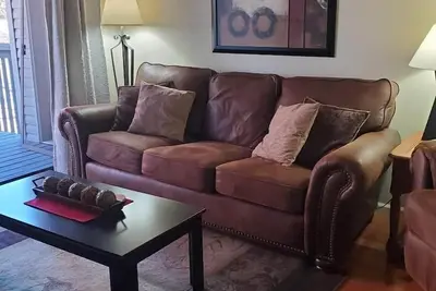 Image de Mise à jour @ Pointe Royale sur le terrain de golf * Propre * WiFi * Kings * Piscines intérieure / extérieure