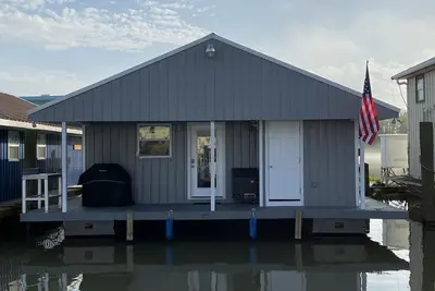 Image de Nouvelle péniche Cypress Cove Marina (985-264-6582)