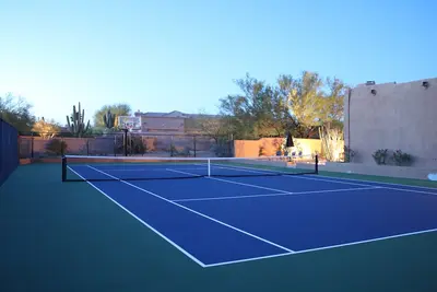 Image de Santa Fe Home élégant avec tennis privé / terrain de basket, piscine, spa, barbecue