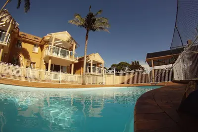 Image de Mollymook Sands - Unité 14. Draps fournis. Marchez vers les cafés, les magasins et la plage.