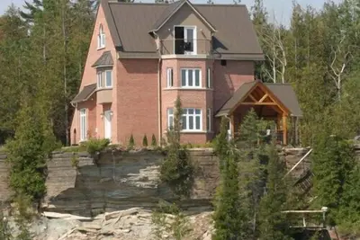 Image de Cape Cliff Cottage - Lions Head, Ontario, Canada