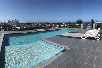 Image de 2 chambres à coucher à seulement 400m de la plage