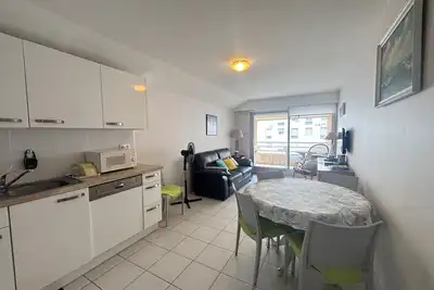 Image de Appartement central avec garage à 2 min de la plage, balcon, wifi, proche commerces