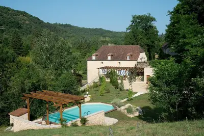 Image de Maison Du CÈDRE, Belle Maison En Pierre En Dordogne.