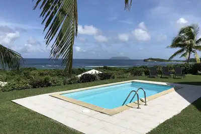Image de Villa vue mer magnifique avec piscine privée et accès direct à la plage