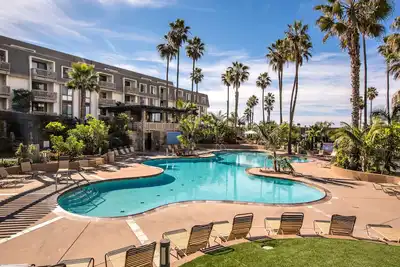 Image de Vues panoramiques sur l'océan! Front Row Cottage, Double Masters, 2 places de parking!