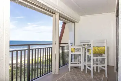 Image de Magnifique Oceanfront 2 Chambre à Windjammer!