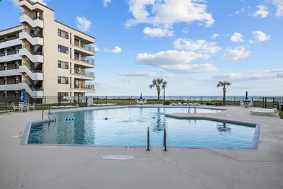 Image de Amusez-vous au soleil à deux pas de votre porte! Appelez maintenant pour un rabais de 10%! ! ! !