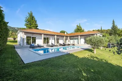 Image de Belle maison à Dubrava avec sauna