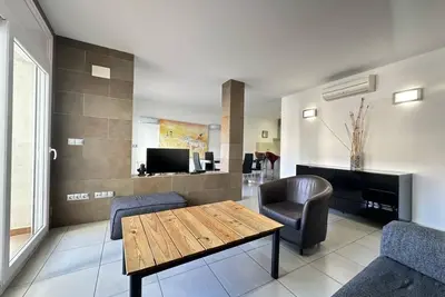 Image de Drugstore A B - Trois Chambres Appartement, Couchages 8