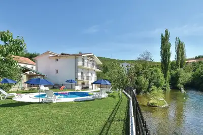 Image de Belle maison à Grab avec WiFi