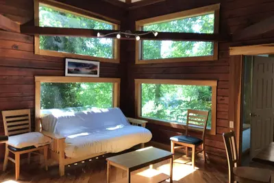 Image de Cozy Cabin est une cabine située dans le centre de la gorge de la rivière Rouge Ky