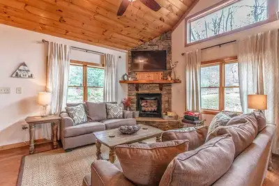 Image de Chalet de montagne avec vue saisonnière, Grill, baby-foot, à proximité de Boone, Rock Blowing, et App Ski Mtn