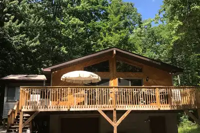 Image de Lake House sur le lac Wallenpaupack, quai de bateau inclus, Accueil a WiFi 3 Bdrm's 2b's