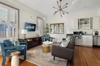 Image de Suite West Elm (centre-ville historique) - 4 pâtés de maisons du stade Citadel