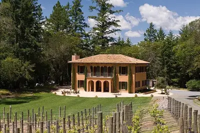 Image de Situé à mi chemin entre la vallée de Napa et Sonoma County - Villa Nel Bosco