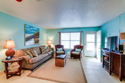 Image de Destin Townhome w / Patio - 1 minute à pied de la plage!