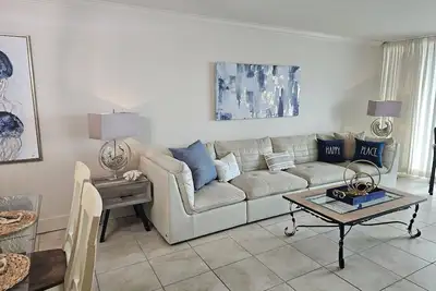 Image de Towers Shoreline 2033 - Location de vacances récemment rénové