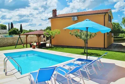 Image de Maison pour la famille avec la piscine Sveti Petar u Sumi, Sredisnja Istra (K-7177)