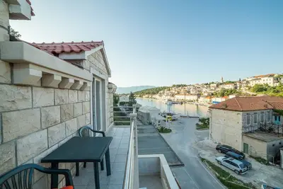 Appartement de deux chambres avec la terrasse et la vue sur le mer Povlja, Brac (A-12352-a)