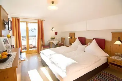 Drei-Raum-Ferienwohnung Unterberg, 56 qm, Küche und Balkon, 2 sep. Schlafzimmer, 2mal Dusche/Wc
