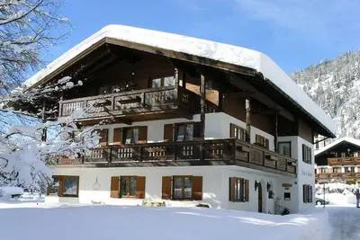 Zwei-Raum-Ferienwohnung (2), 60m², Schlaf-u. Wohnzimmer, Küche, Dusche/Wc, großer Balkon