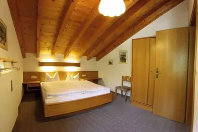 Zwei-Raum FeWo Hausberg, 60 qm, Küche, Bad und Balkon