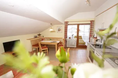 Image de Typ C - Zweizimmer-Ferienwohnung 2. Og (50 Qm) mit Schlafzimmer, Wohnzimmer, Küchenzeile, Dusche/Wc, Balkon