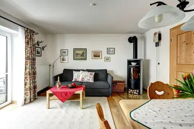 Image de Ferienwohnung Nr. 03 \"Untersberg\" für 1-2 Pers. , ca. 69 qm, Schlafzimmer, Wohnschlafraum, Küche, Terrasse