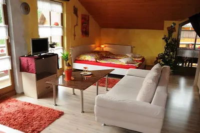 Image de Ferienwohnung (36qm), erweiterbar auf 76 qm, Balkon, Kochnische, 1 oder 2 Schlaf- und 1 Wohnzimmer, max 4 Pers