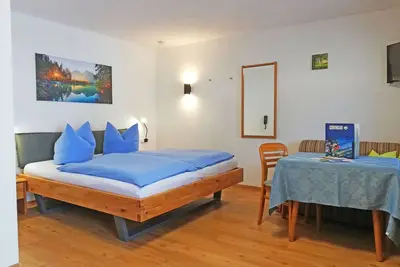 Image de Appartement (27qm), Balkon, Kochnische, 1 Wohn-/Schlafzimmer, max 2 Personen