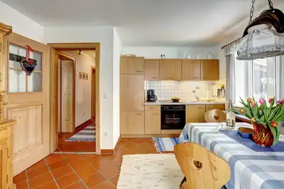 Image de Ferienwohnung Nr. 02 \"Kehlstein\" für 1-2 Pers. , ca. 54 qm, Schlafzimmer, Wohnraum, Küche, Balkon