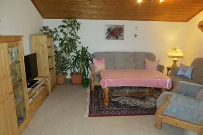 Image de Ferienwohnung \"Chiemgau\" (100 qm), Balkon, Küche extra, 4 Schlafzimmer und 1 Wohnzimmer, max 5 Pers - Wlan