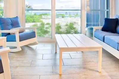 Image de Golfe Condo avant! Lumineux condo tropical sur la plage!