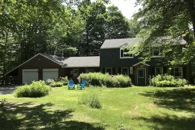 Image de La maison en brique dans les bois. . . une retraite quatre saisons! Chambre pour une grande famille!